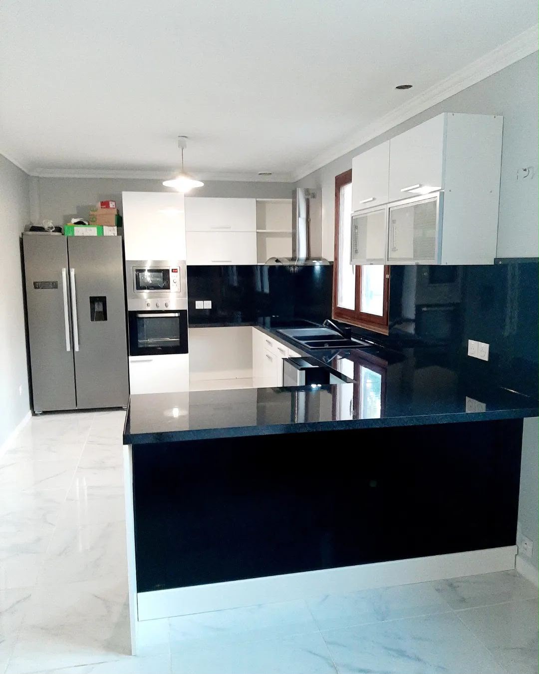Rénovation — Cuisine en U, plan de travail granit
